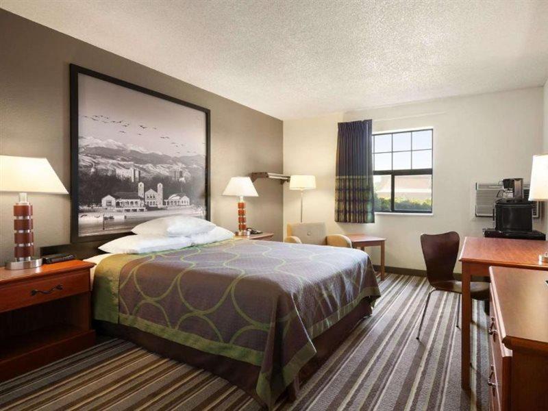 Super 8 By Wyndham Colorado Springs/Afa Area Hotell Exteriör bild