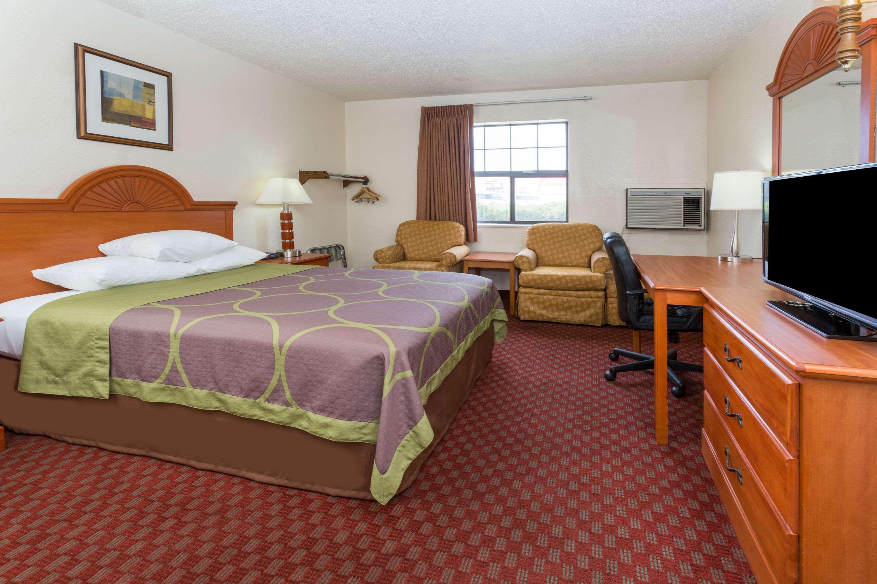 Super 8 By Wyndham Colorado Springs/Afa Area Hotell Exteriör bild