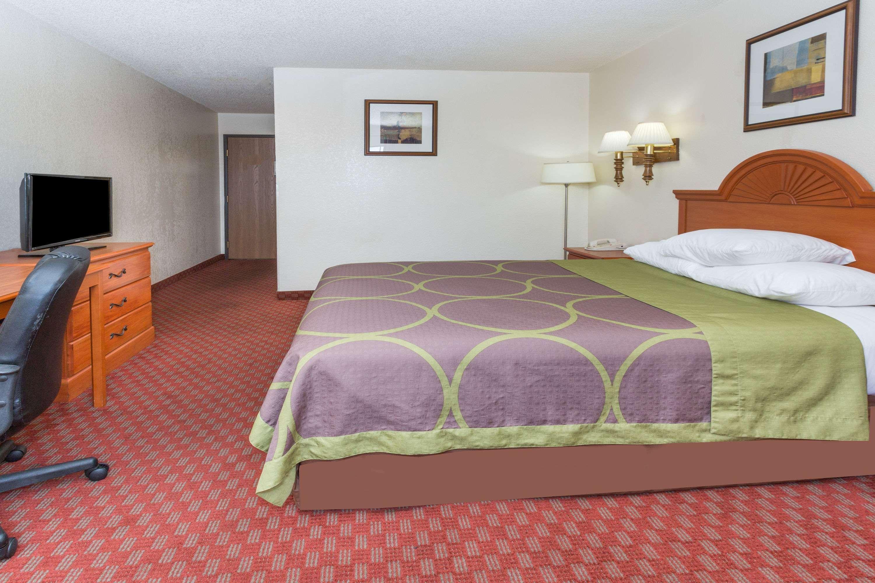 Super 8 By Wyndham Colorado Springs/Afa Area Hotell Exteriör bild