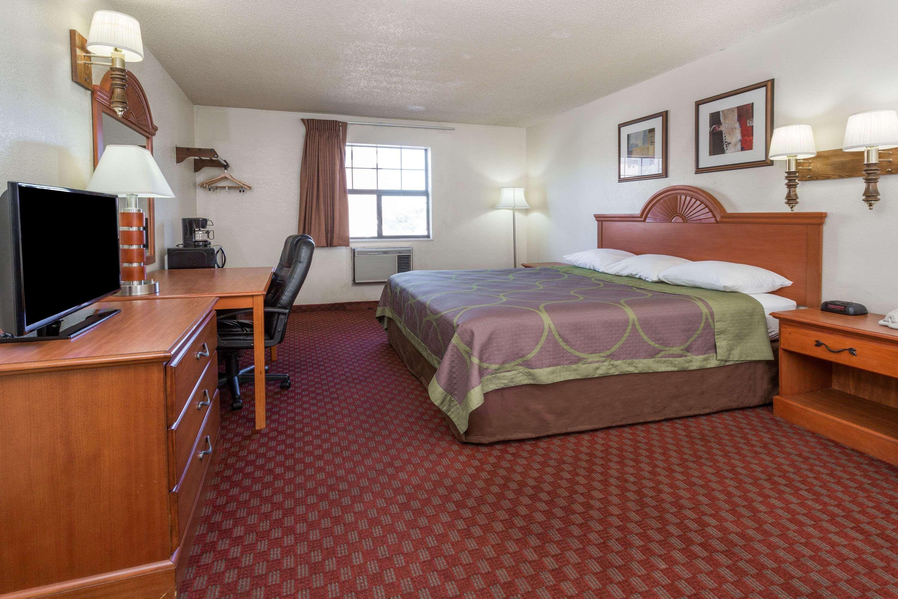 Super 8 By Wyndham Colorado Springs/Afa Area Hotell Exteriör bild