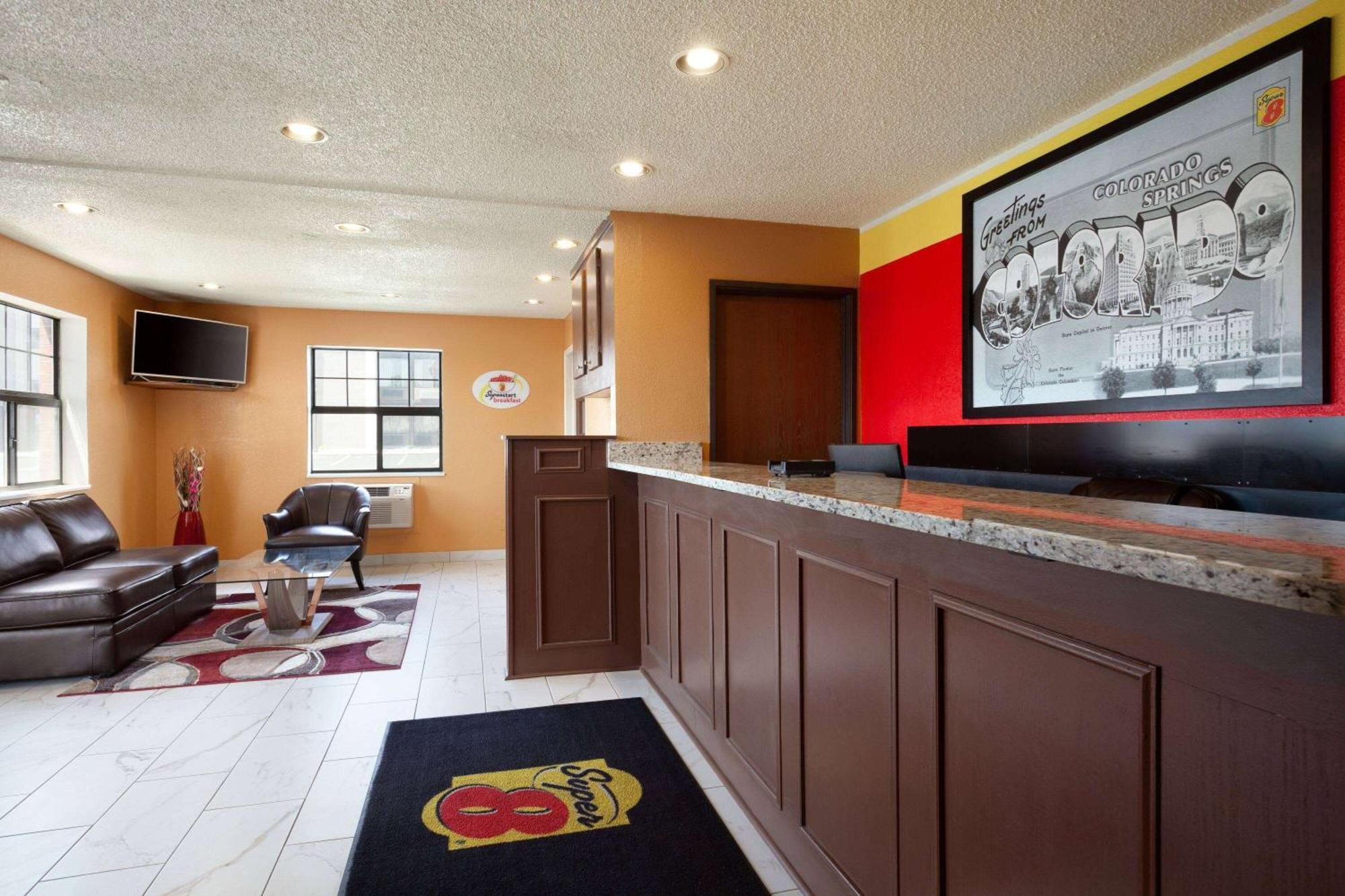 Super 8 By Wyndham Colorado Springs/Afa Area Hotell Exteriör bild