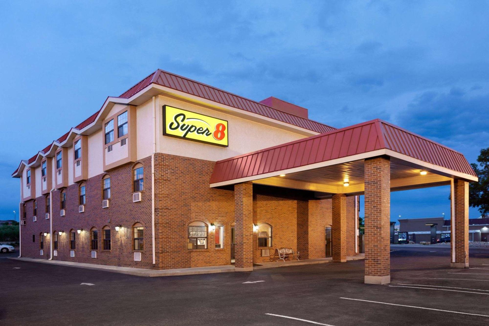 Super 8 By Wyndham Colorado Springs/Afa Area Hotell Exteriör bild