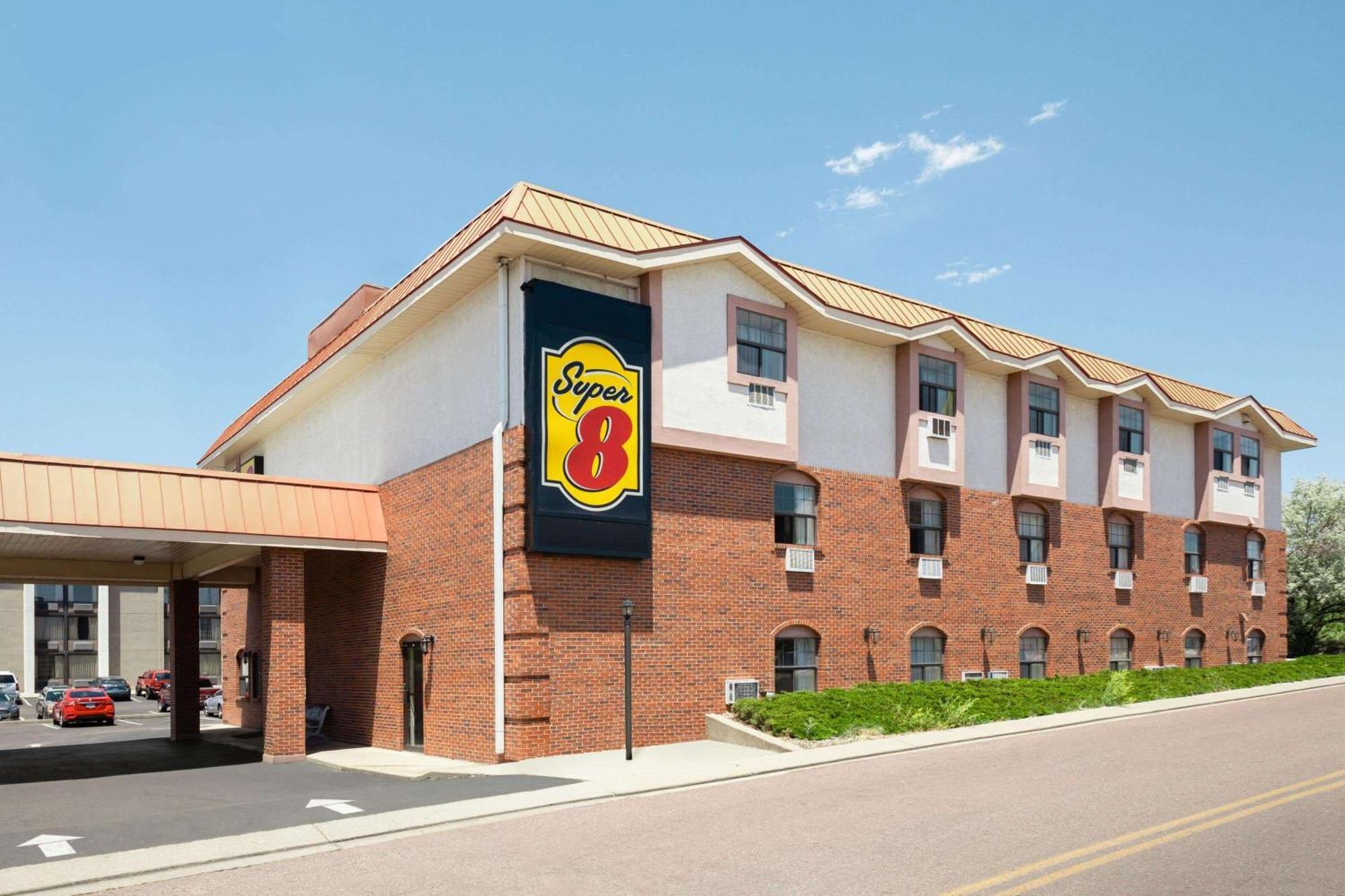 Super 8 By Wyndham Colorado Springs/Afa Area Hotell Exteriör bild