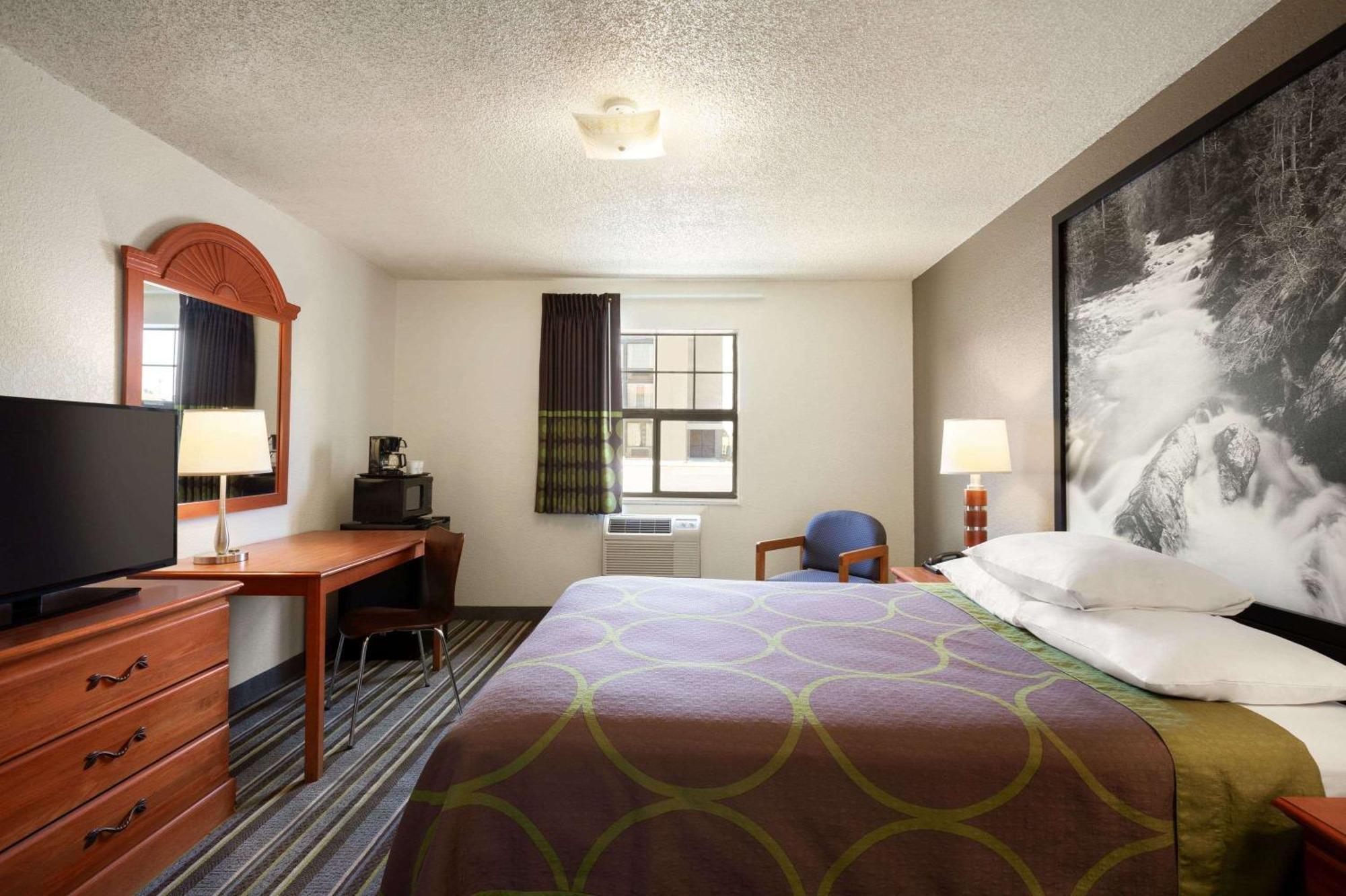 Super 8 By Wyndham Colorado Springs/Afa Area Hotell Exteriör bild