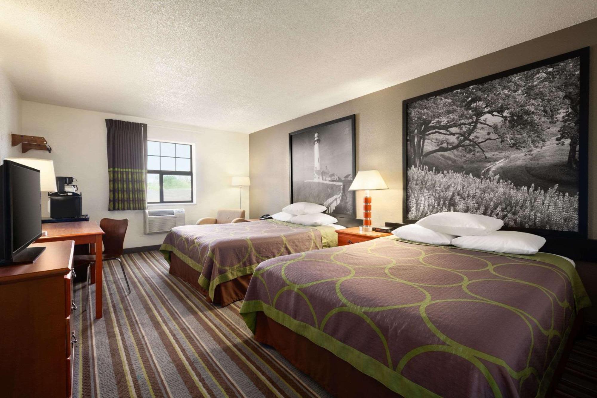 Super 8 By Wyndham Colorado Springs/Afa Area Hotell Exteriör bild