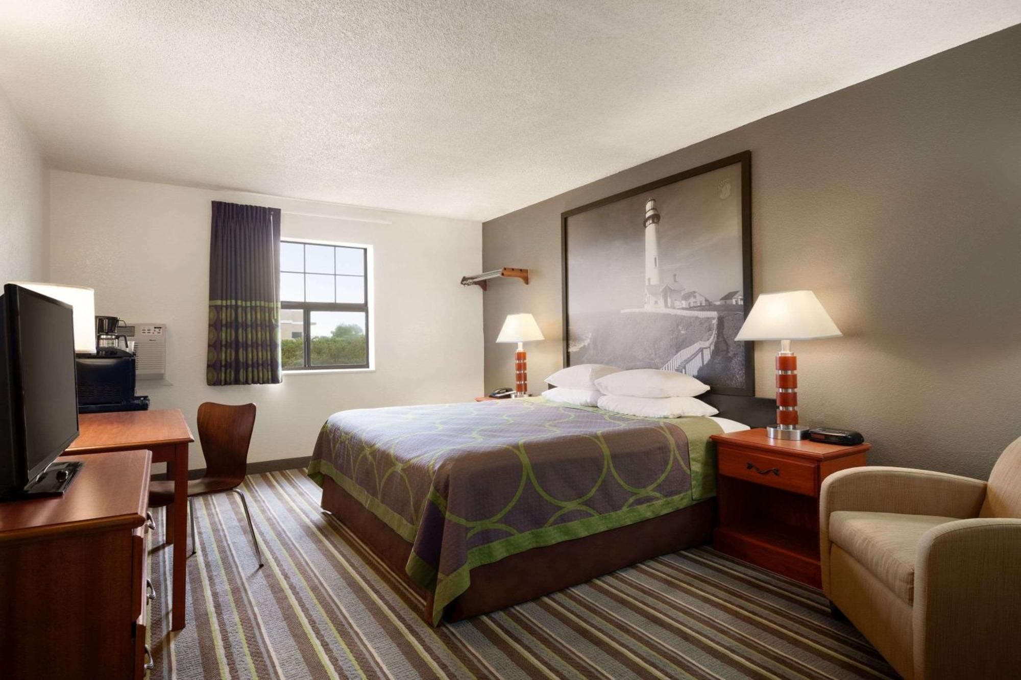 Super 8 By Wyndham Colorado Springs/Afa Area Hotell Exteriör bild