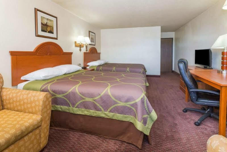 Super 8 By Wyndham Colorado Springs/Afa Area Hotell Exteriör bild